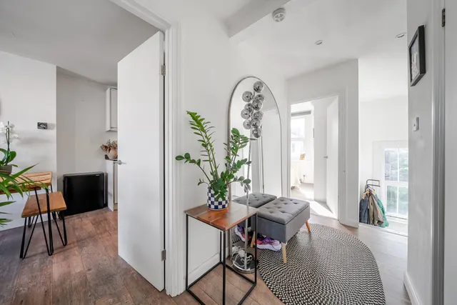Coldharbour Lane, SE5, photo 1