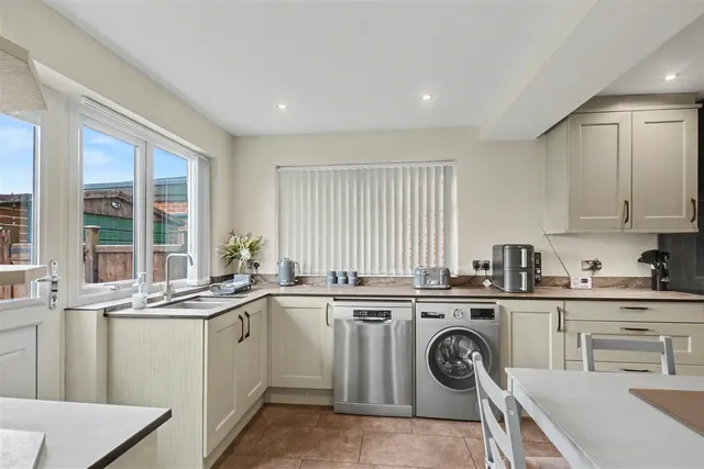 Lancaster Avenue, Sandiacre, NG10, photo 2