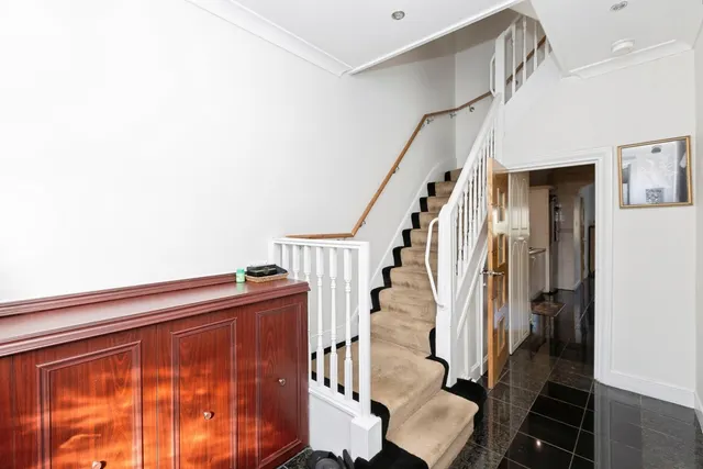 Hamilton Avenue, Ilford, IG6, photo 2