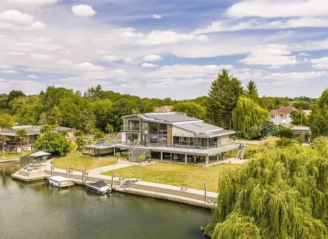 Friary Island, Staines-upon-Thames, TW19, photo 1