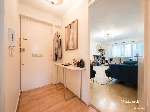 Wheatley Close, Hendon, NW4, photo 3