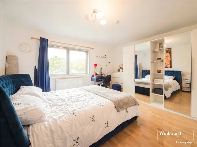 Wheatley Close, Hendon, NW4, photo 2