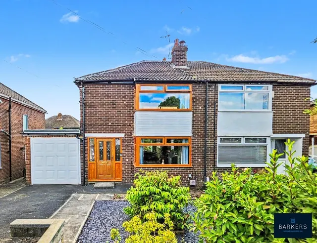 Kingsley Crescent, Birkenshaw BD11 2NL, photo 1