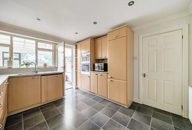 Photo 3 — Ridgemount Close, Brockworth, GL3 4EJ