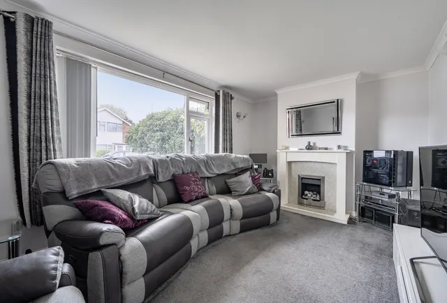 Photo 2 — Ridgemount Close, Brockworth, GL3 4EJ