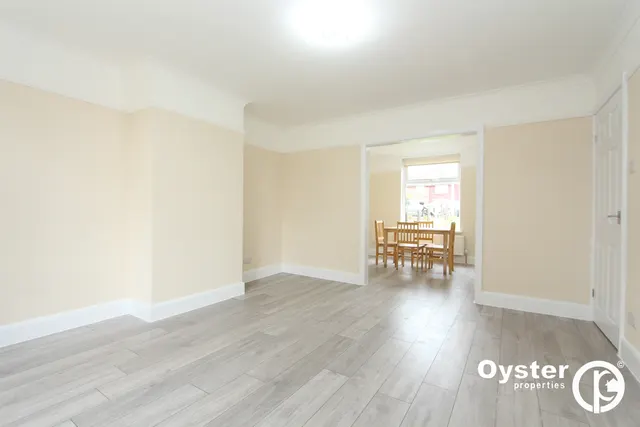 Deans Lane, Edgware, HA8, photo 3