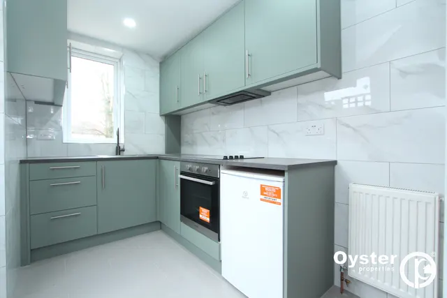 Deans Lane, Edgware, HA8, photo 1