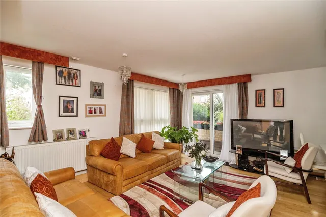 Photo 2 — Saxton Close, Grays, Essex, RM17