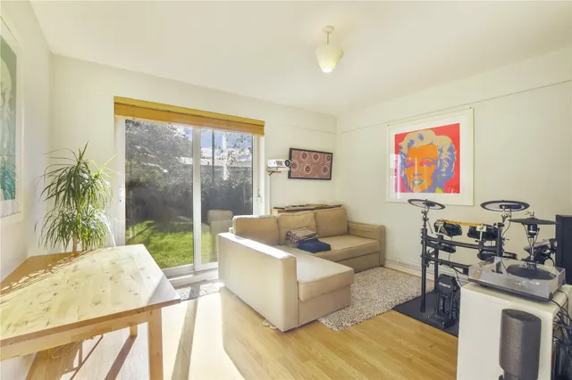 Approach Road, London, E2, photo 2