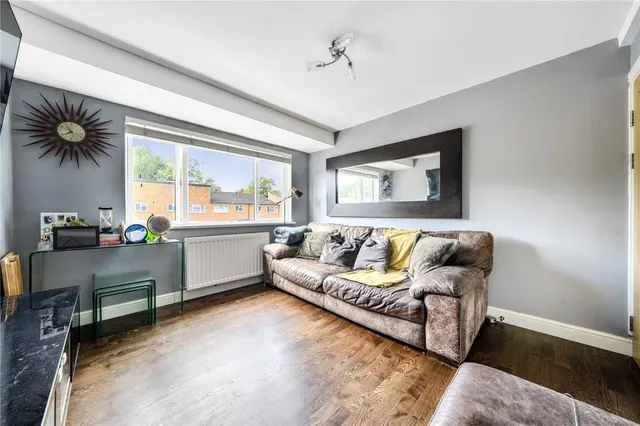 Lismore Crescent, Crawley, RH11, photo 2