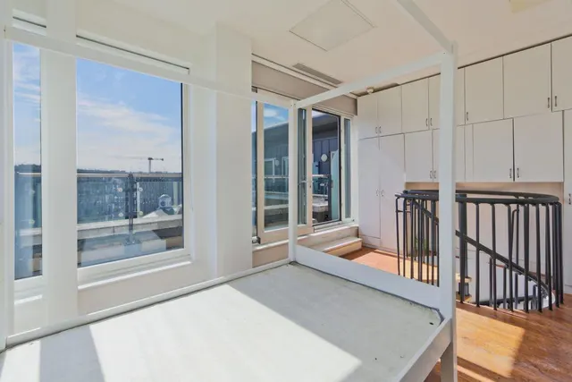 2 bedroom flat, Cadogan Road, Royal Arsenal Riverside, SE18