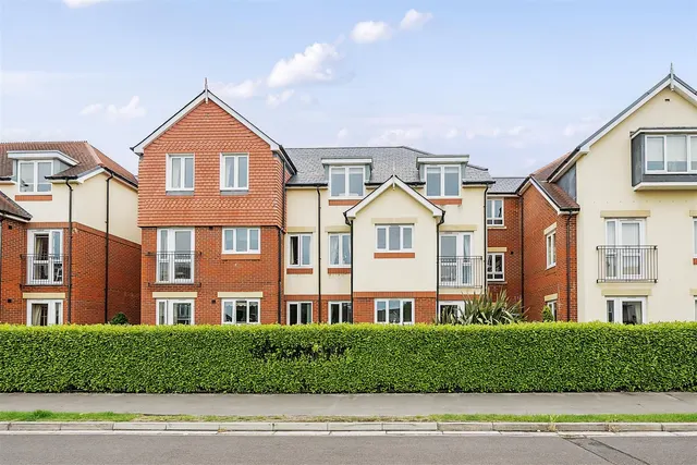 Stuart Road, Highcliffe, BH23, photo 1