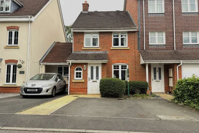Churchlands, Aldershot, Hampshire, GU11 3SR, photo 1
