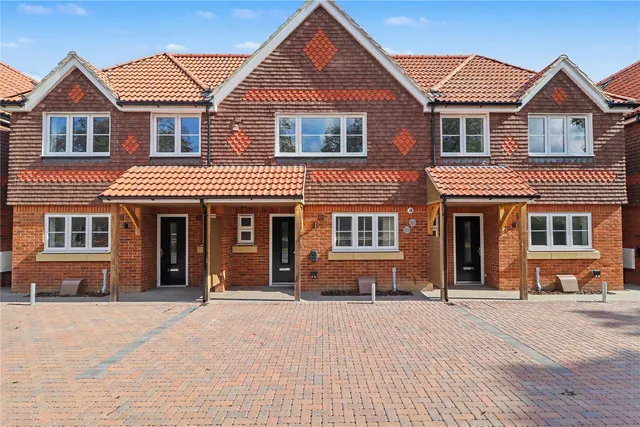 Tilia Copse, Woking, GU22, photo 1
