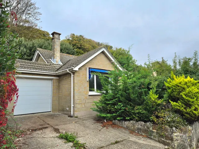 Castle Close, Ventnor, PO38, photo 1