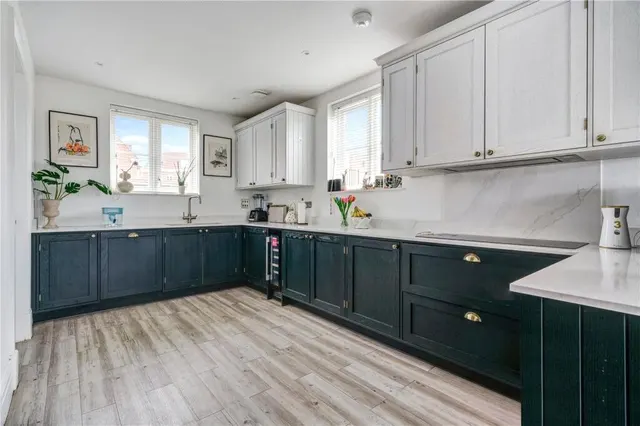 Photo 3 — Lushington Drive, Barnet, EN4 0FE