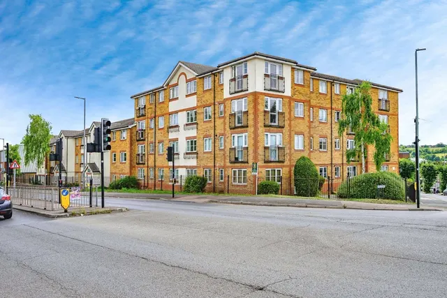 Dunstable Road, Luton, Bedfordshire, LU4, photo 1