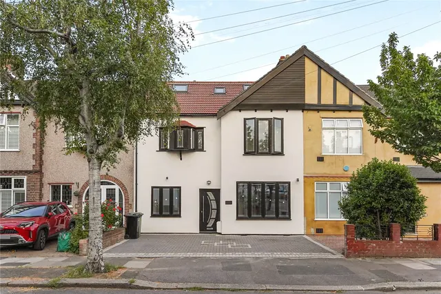 Milton Crescent, Ilford, IG2, photo 1