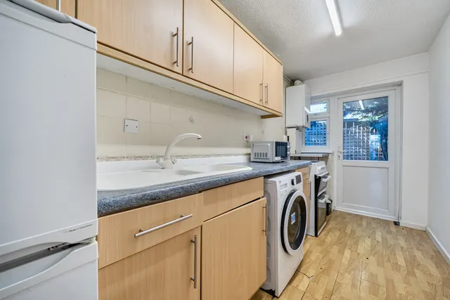 Beeton Close, Hatch End, HA5, photo 2