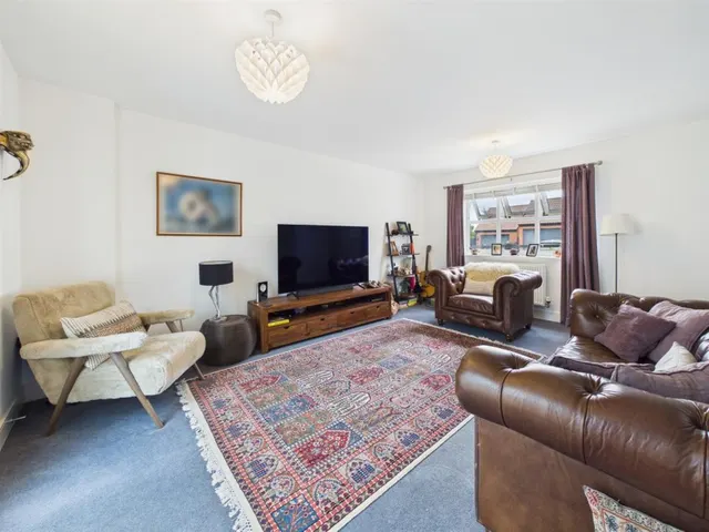 Rectory Close, Maisemore, photo 3