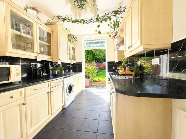 Bellingham Road, London, SE6, photo 2