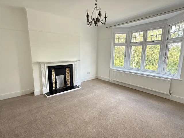Photo 2 — Hillside Mansions, Barnet Hill, High Barnet, Herts, EN5 5RH