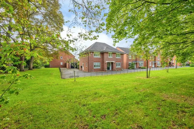 Mary Slater Road, Lichfield, WS13, photo 2