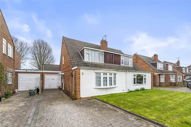 Stratton Road, Sunbury, TW16 6PG, photo 1