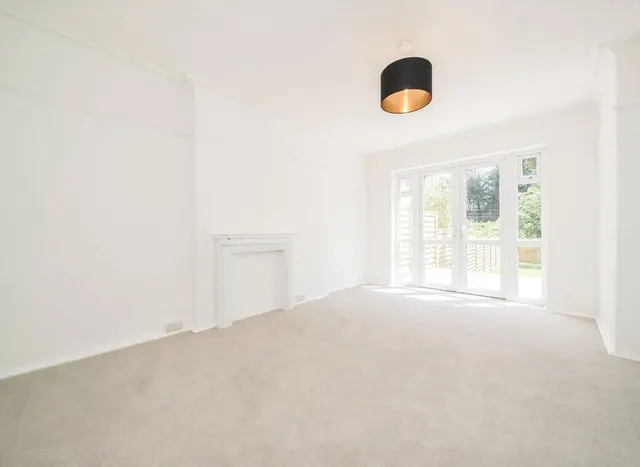Photo 2 — St. Dunstans Avenue, Acton, W3