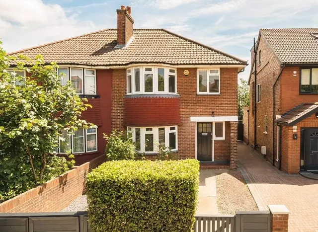 St. Dunstans Avenue, Acton, W3, photo 1