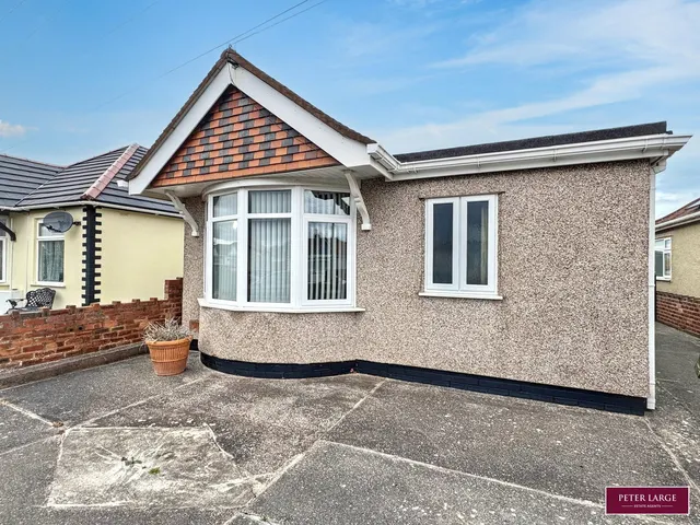 Eaton Avenue, Rhyl, Denbighshire, LL18 3UE, photo 1