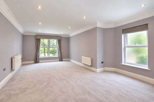 Franklin Court, Wormley, GU8, photo 2