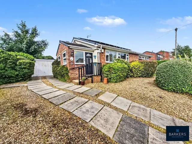 Southcroft Avenue, Birkenshaw BD11 2DB, photo 1