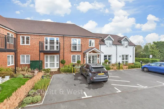 Worthing Road, Southwater, RH13, photo 1