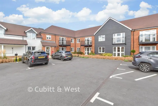 Worthing Road, Southwater, RH13, photo 2