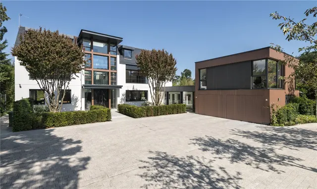 Photo 2 — The Warren, Radlett, Hertfordshire, WD7 7DX