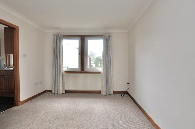 Photo 3 — 37 Allanpark Street, Largs, KA30 9AG