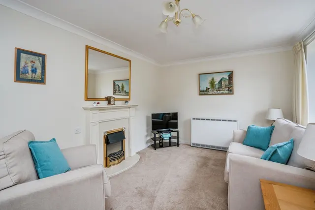 London Road, Cowplain, PO8, photo 1