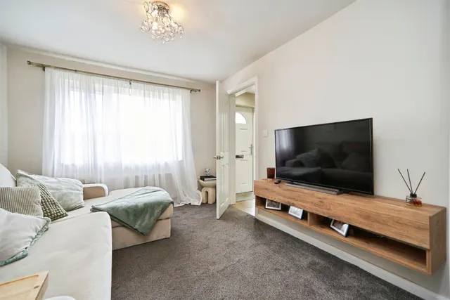 Photo 2 — Melrose Grove, Horsforth, Leeds