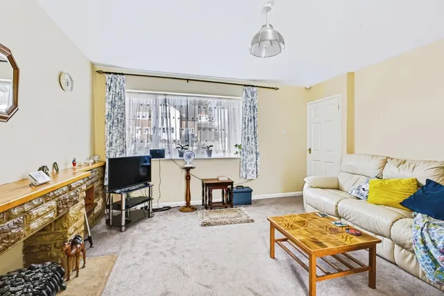 Byfield Road, Woodford Halse, NN11, photo 3