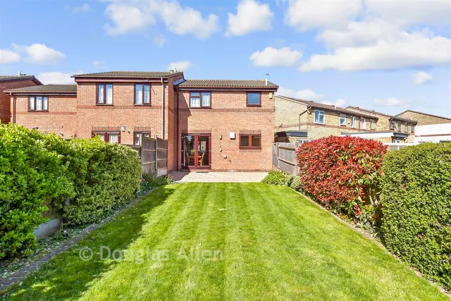 Blunden Close, Dagenham, RM8, photo 2