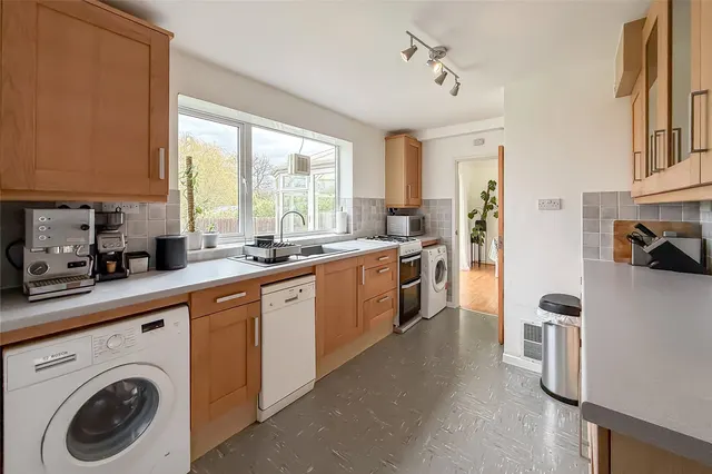 Photo 2 — Tuffnells Way, Harpenden, Hertfordshire, AL5 3HQ