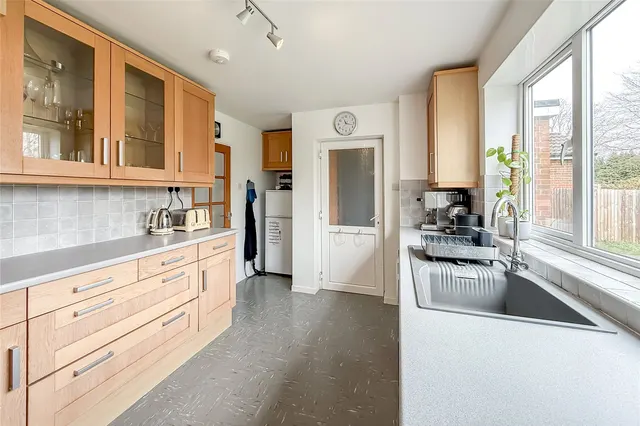 Photo 3 — Tuffnells Way, Harpenden, Hertfordshire, AL5 3HQ