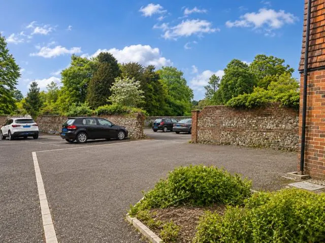 Winchester Road, Basingstoke, RG21, photo 2