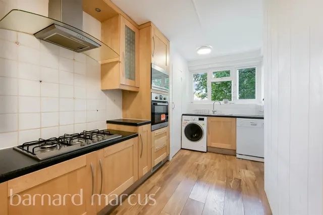 2 bedroom flat, Putney Hill, Putney, SW15