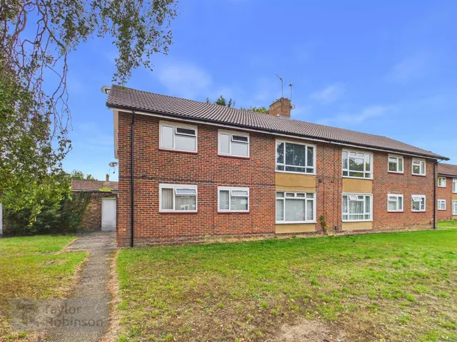 Stagelands, Langley Green, RH11, photo 1