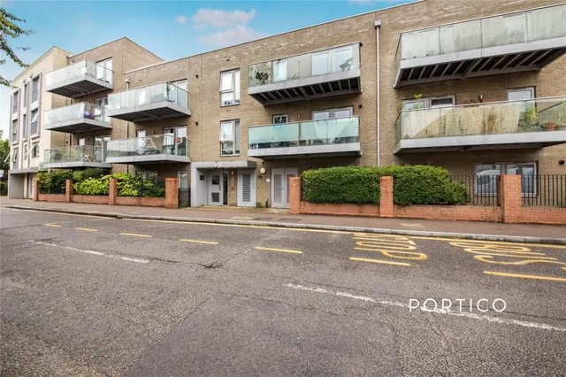 Hainault Road, Leytonstone, E11, photo 1