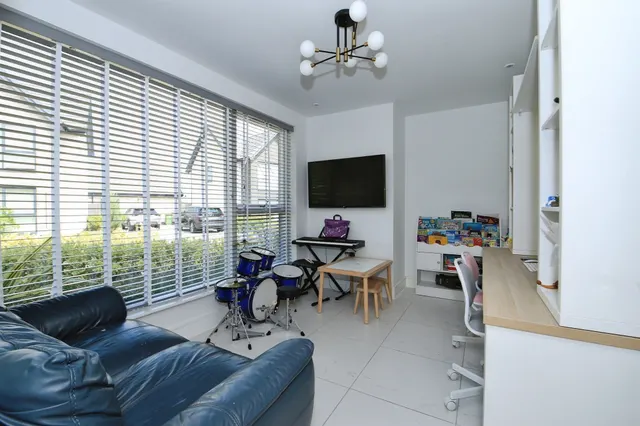 Photo 3 — Tarka Grove, Hampton Water, Peterborough