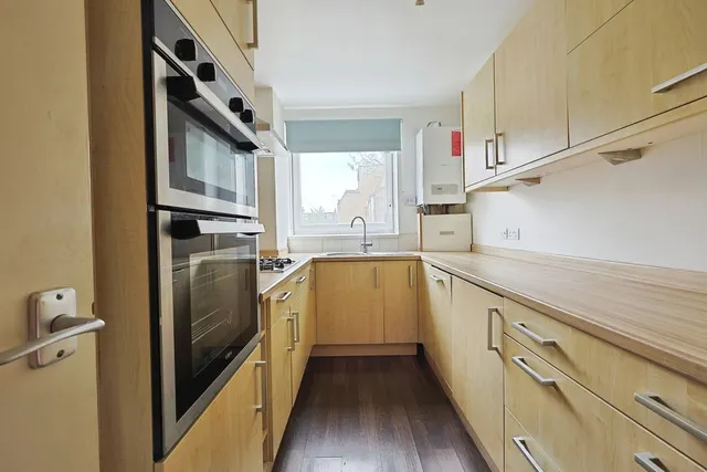 Photo 3 — Lavender Hill, Battersea, London, SW11