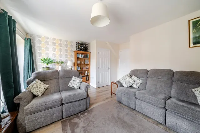 Bedford Drive, Fareham, PO14, photo 3